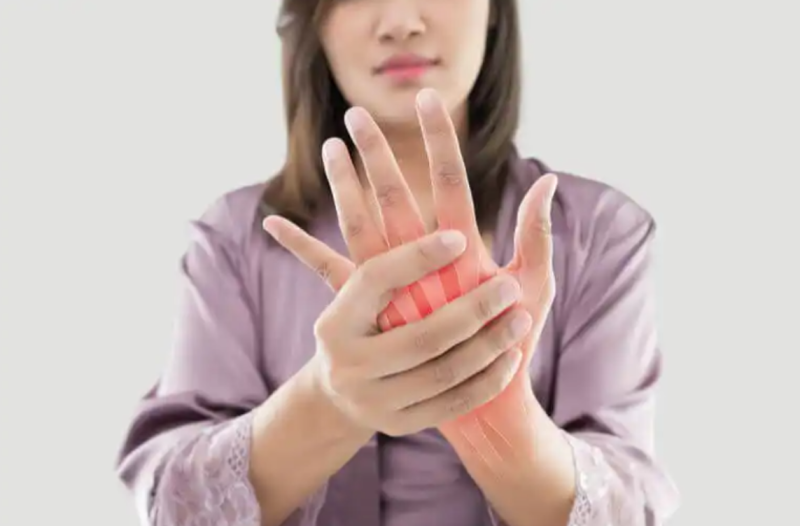 Why do I suffer swelling in my fingers?