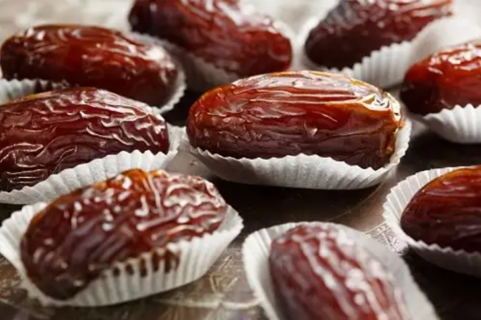 Dates, Great Benefits In Small Fruits