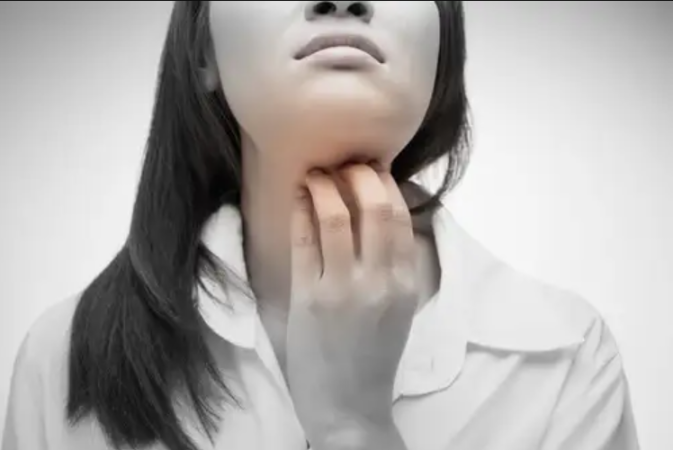 7 Natural Remedies For An Itchy Throat