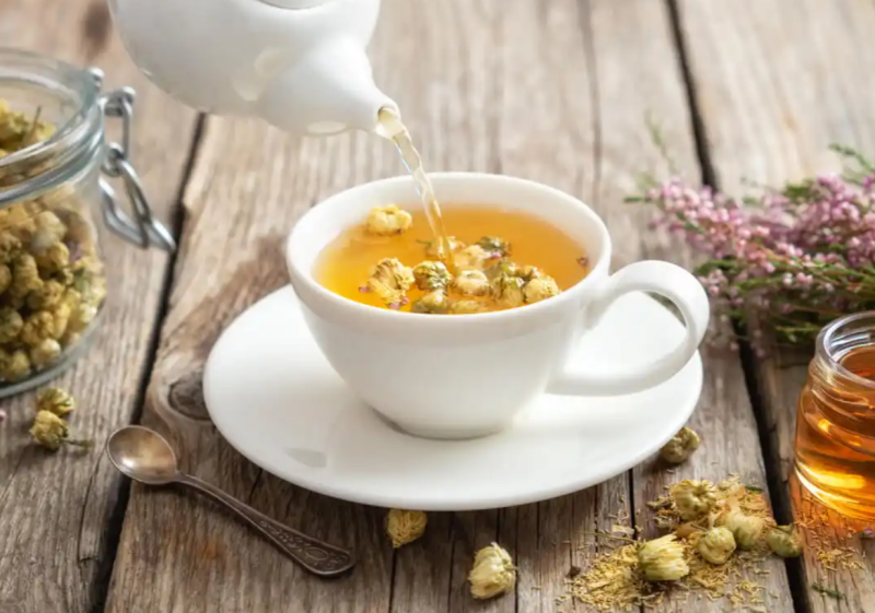 Infusion of thyme and chamomile