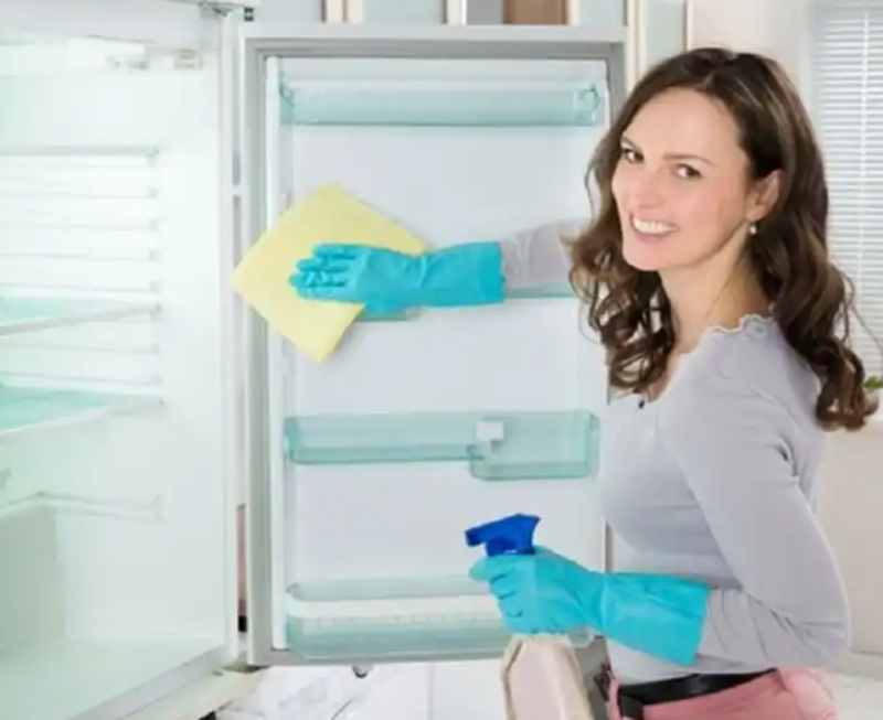 Cleaning the refrigerator